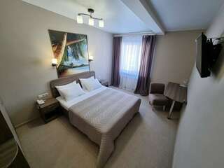 Отель Золотой Шар Тольятти Двухместный номер с 1 кроватью или 2 отдельными кроватями-1